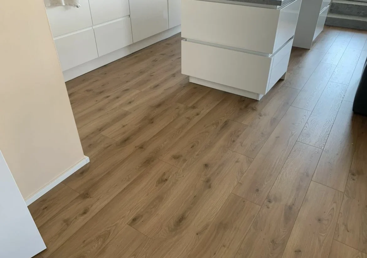 Laminátové podlahy do kuchyne