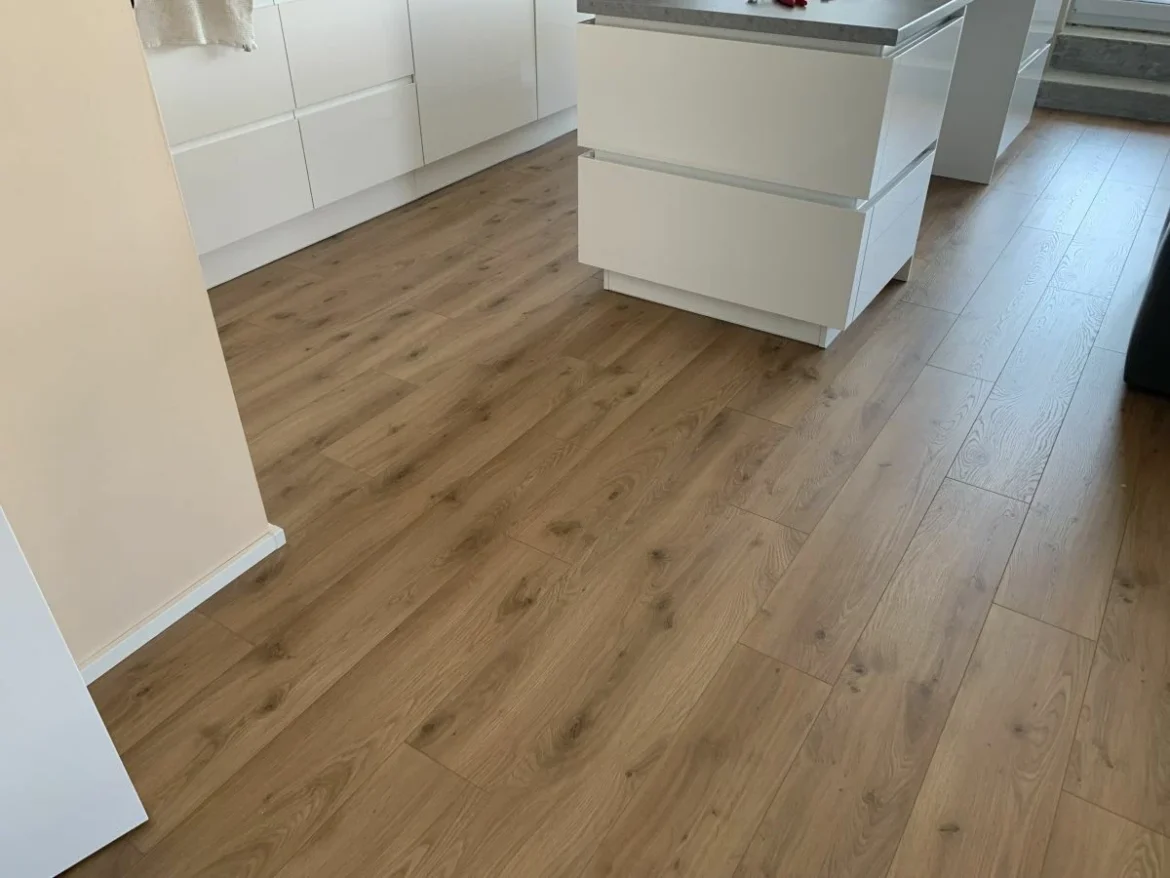 Laminátové podlahy do kuchyne