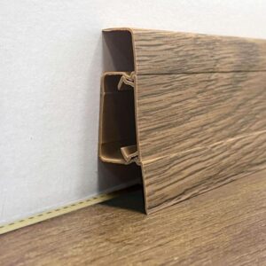 Lišta soklová PVC Arbiton MACK Dub Tmavý 12 60x20x2500 mm